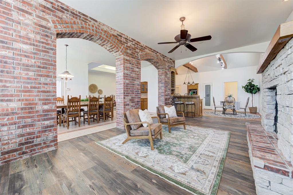 11800 Silvermoon Drive