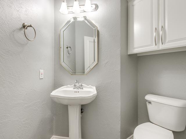 12400 Val Verde Drive