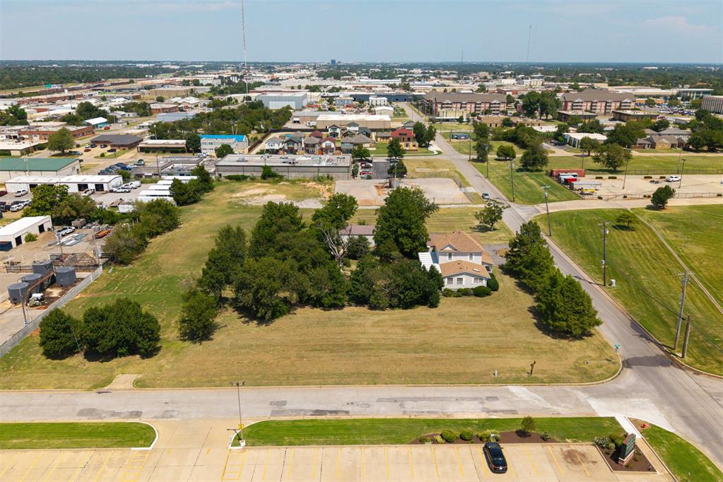 2501 N Walnut Avenue