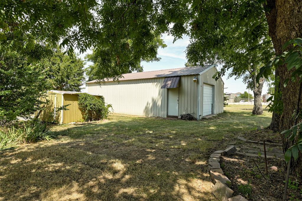 2501 N Walnut Avenue