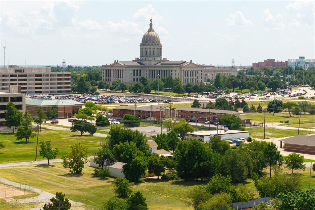 2501 N Walnut Avenue