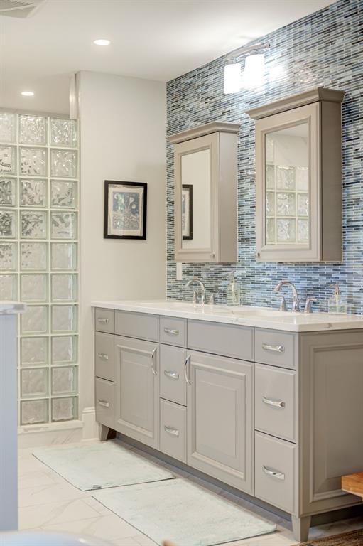 1801 N Hudson Avenue