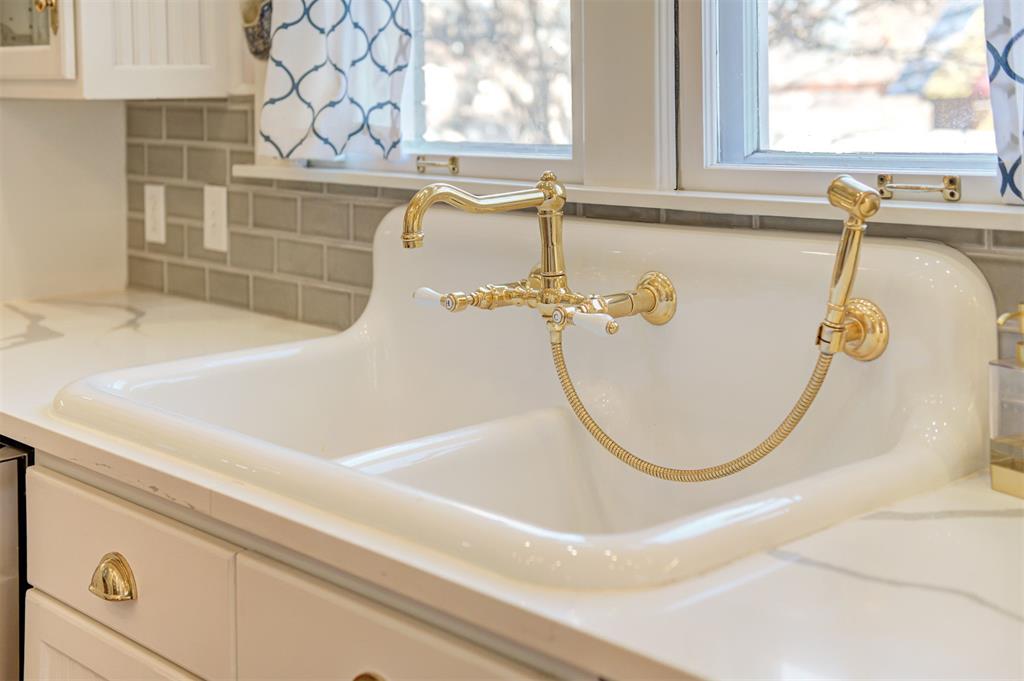 1801 N Hudson Avenue