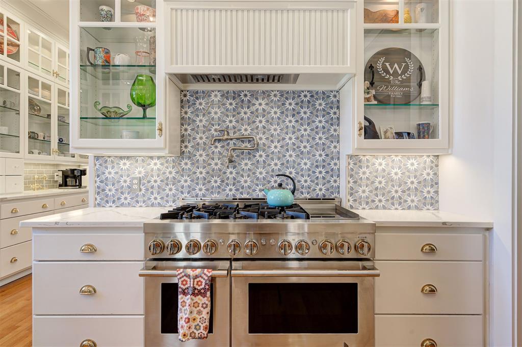 1801 N Hudson Avenue