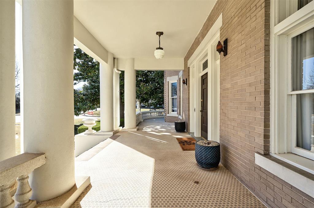 1801 N Hudson Avenue