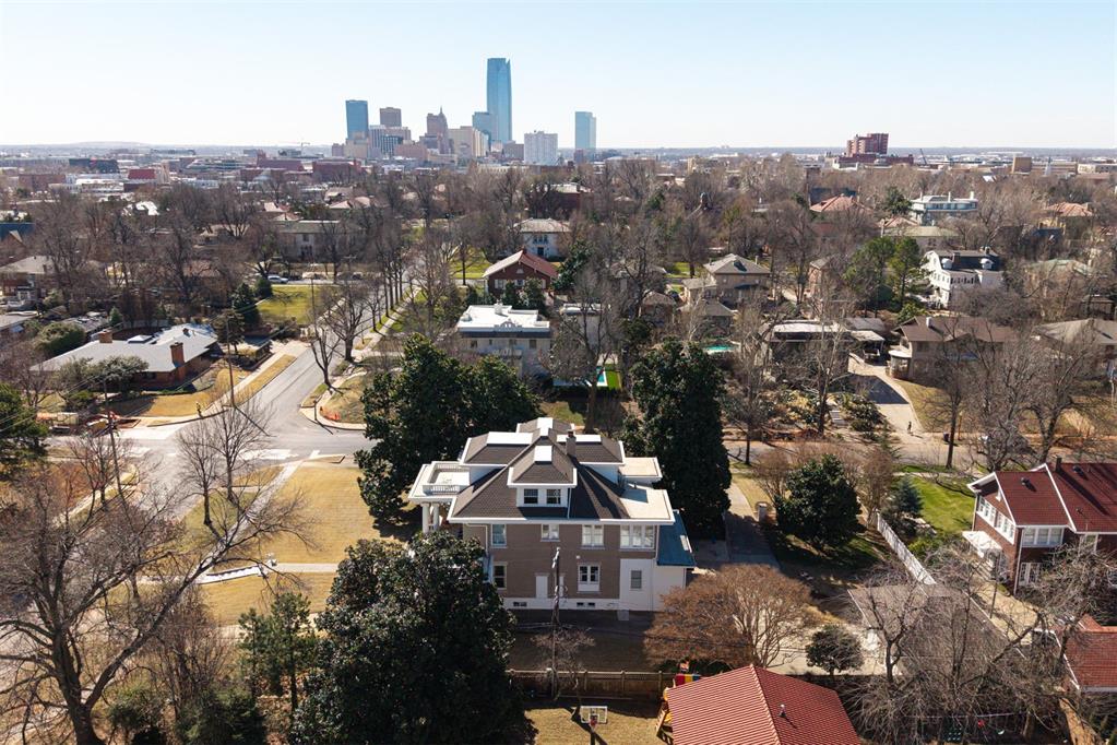 1801 N Hudson Avenue