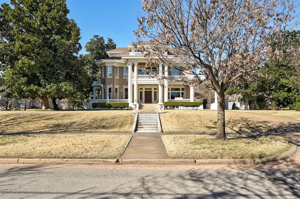 1801 N Hudson Avenue