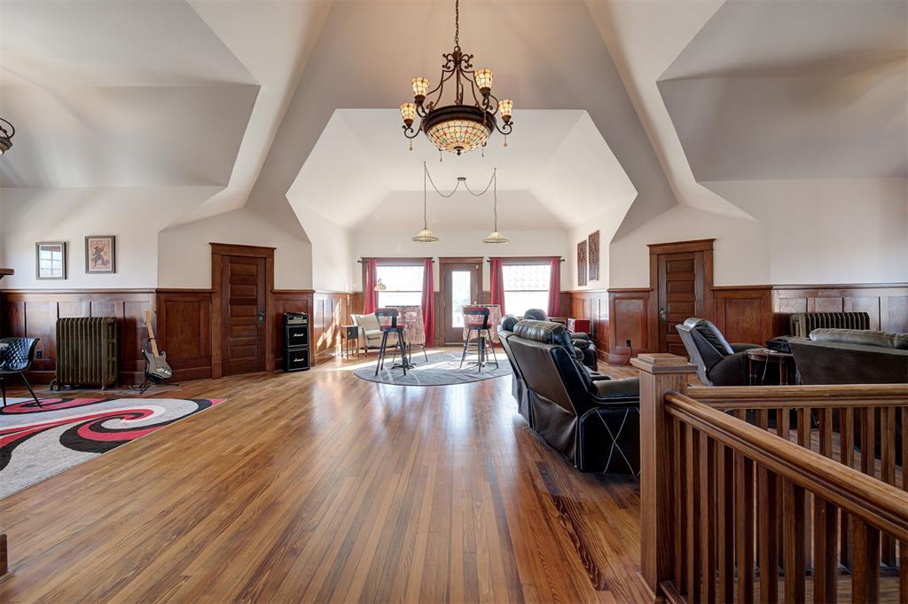 1801 N Hudson Avenue