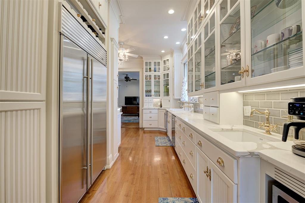 1801 N Hudson Avenue