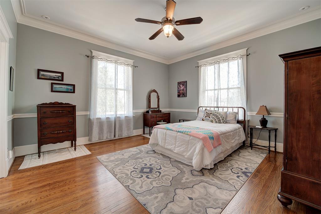 1801 N Hudson Avenue