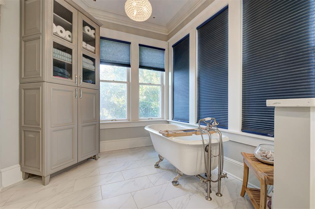 1801 N Hudson Avenue