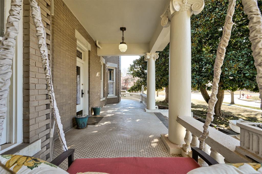 1801 N Hudson Avenue