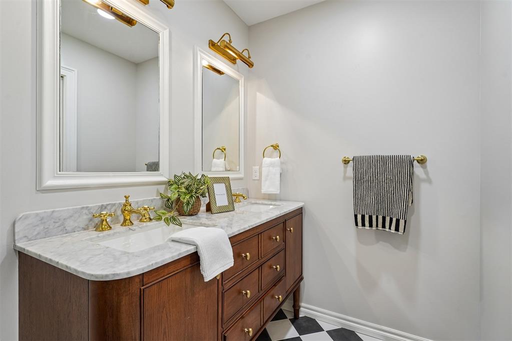 2116 NW 59th Circle