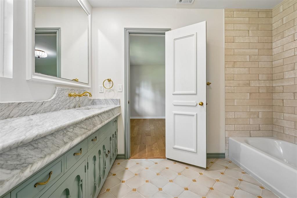 2116 NW 59th Circle