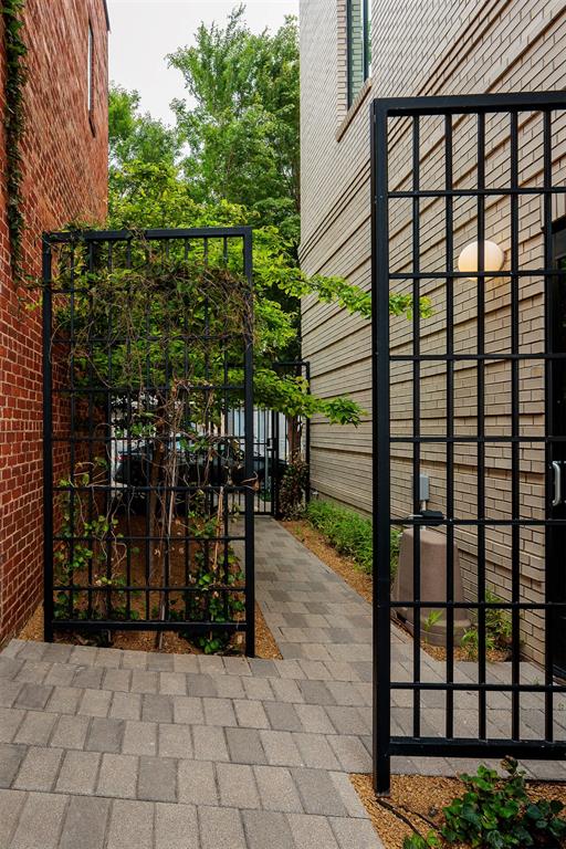 701 N Hudson Avenue Unit: 304