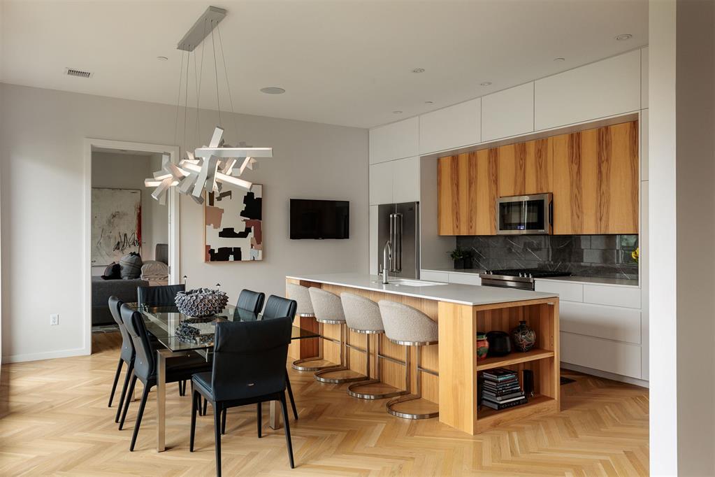 701 N Hudson Avenue Unit: 304