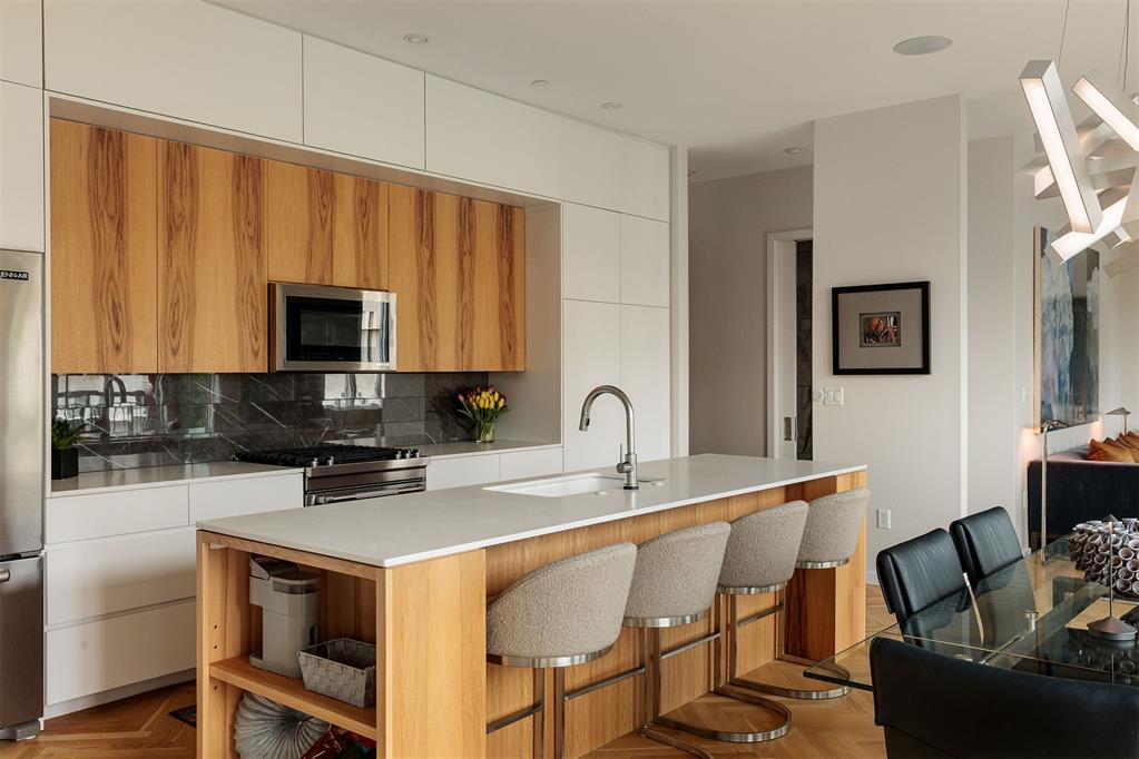 701 N Hudson Avenue Unit: 304
