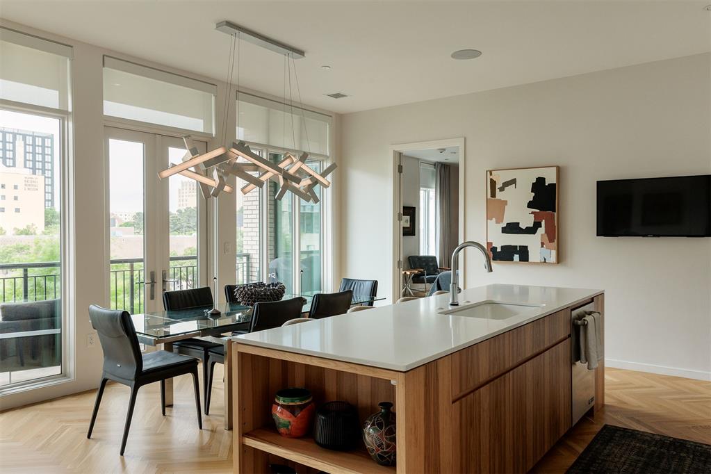 701 N Hudson Avenue Unit: 304