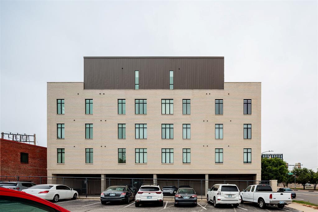 701 N Hudson Avenue Unit: 304