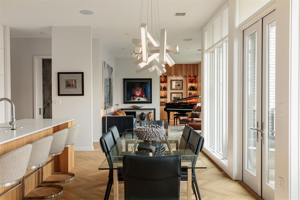 701 N Hudson Avenue Unit: 304