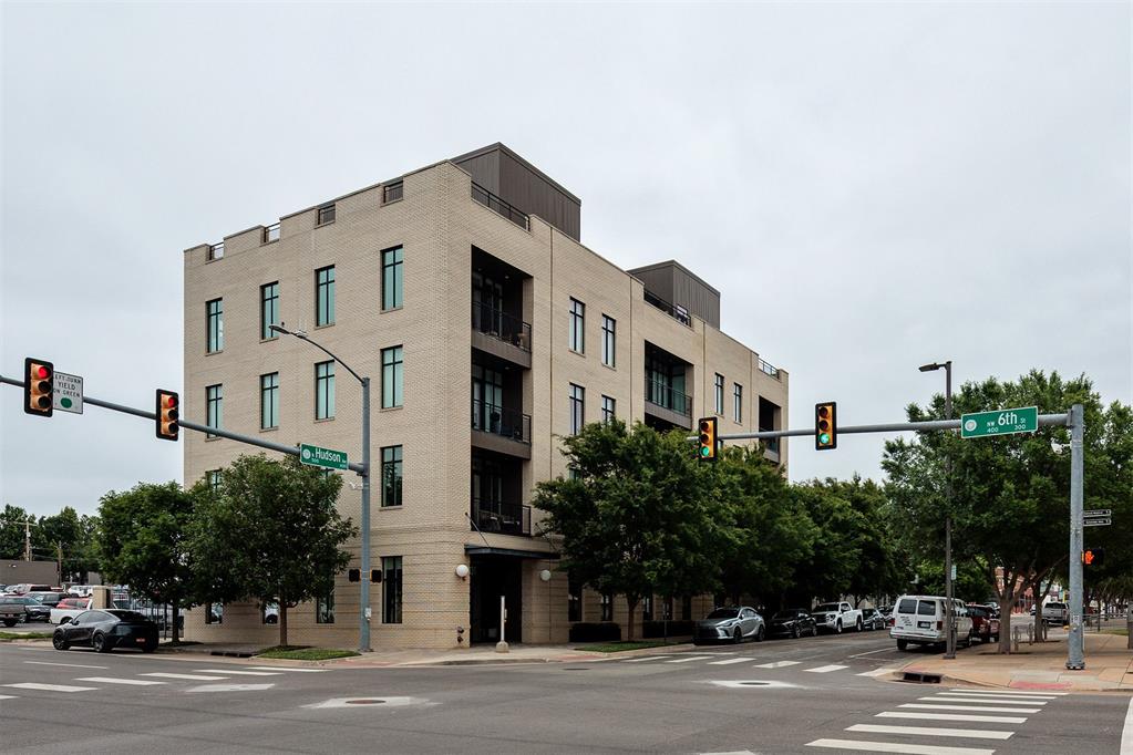 701 N Hudson Avenue Unit: 304