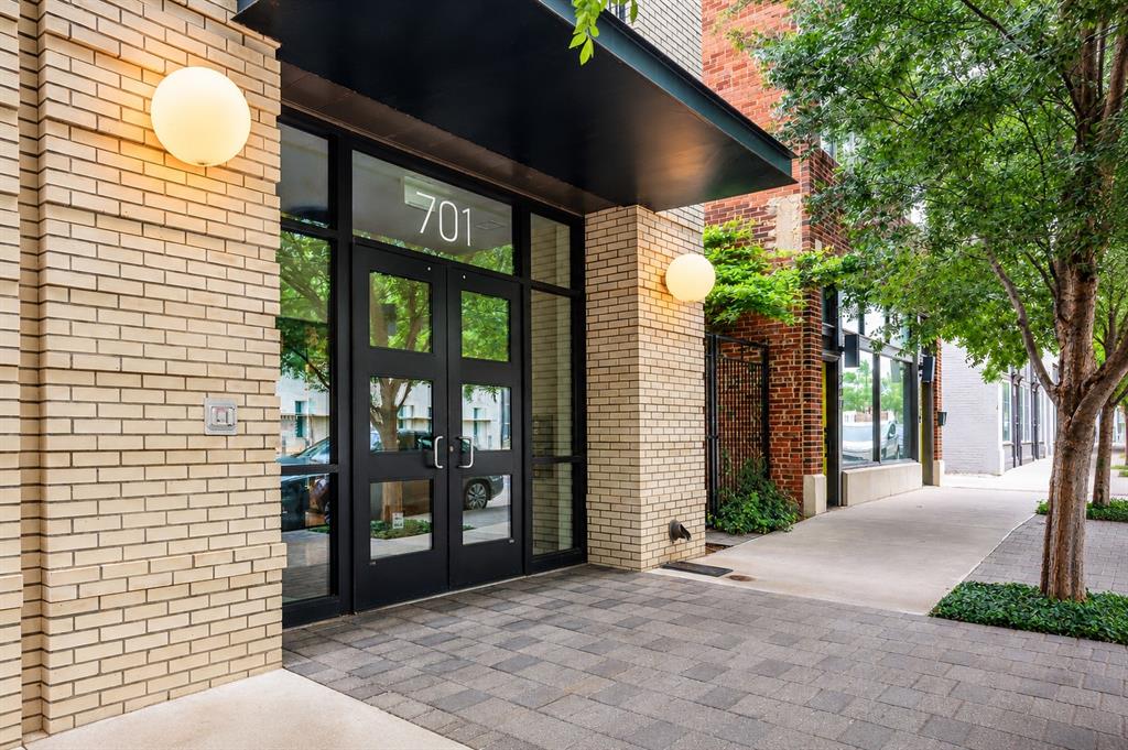 701 N Hudson Avenue Unit: 304
