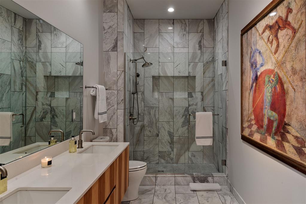 701 N Hudson Avenue Unit: 304