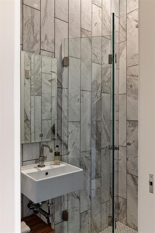 701 N Hudson Avenue Unit: 304