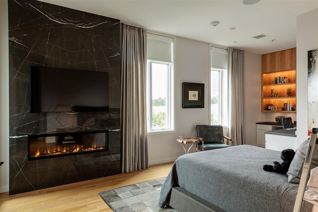701 N Hudson Avenue Unit: 304
