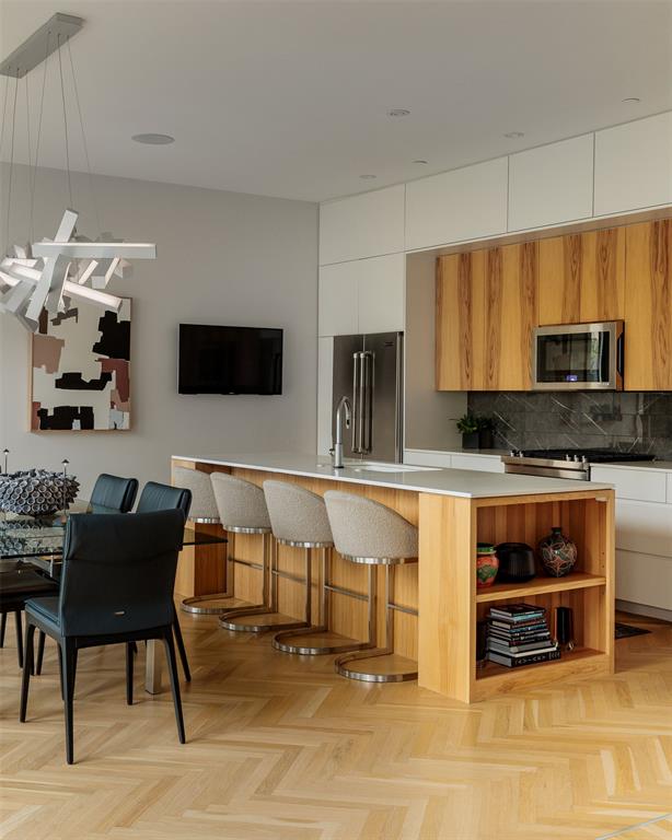 701 N Hudson Avenue Unit: 304