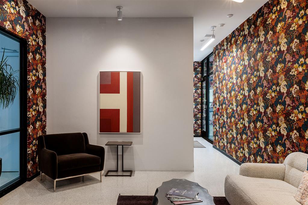 701 N Hudson Avenue Unit: 304