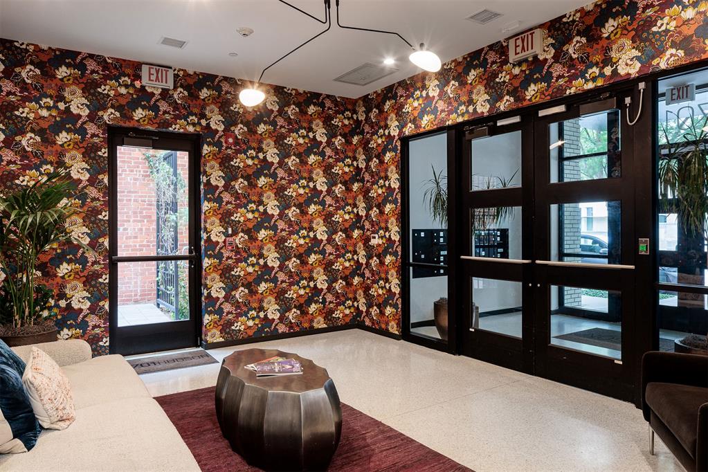 701 N Hudson Avenue Unit: 304