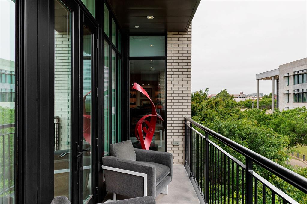 701 N Hudson Avenue Unit: 304