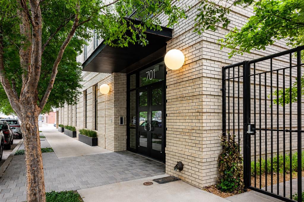 701 N Hudson Avenue Unit: 304