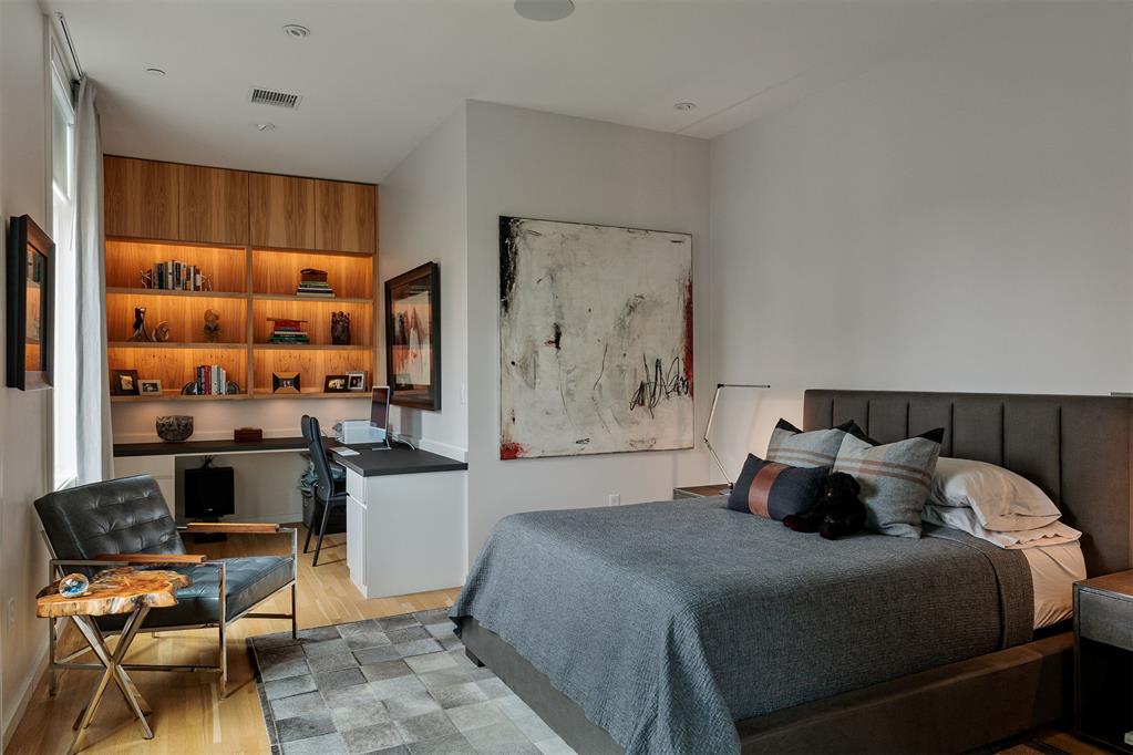 701 N Hudson Avenue Unit: 304