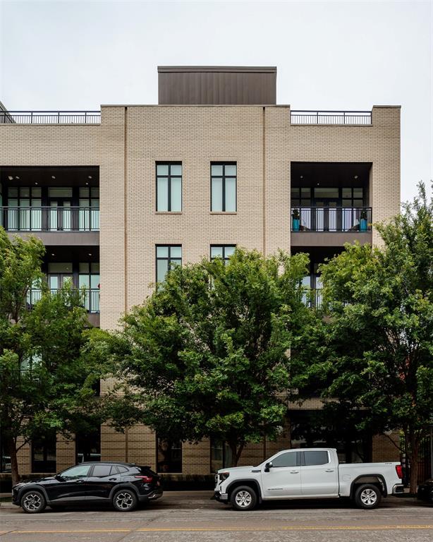 701 N Hudson Avenue Unit: 304
