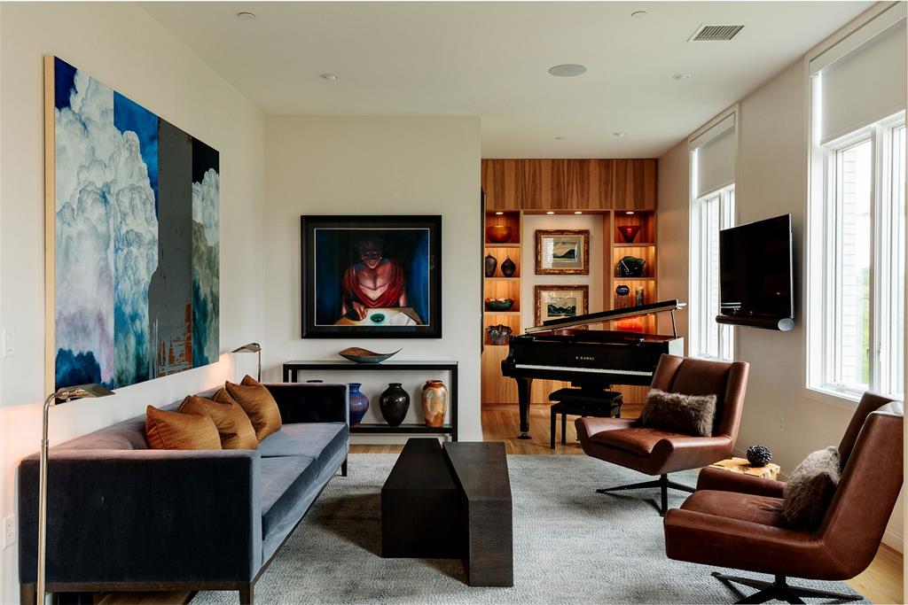 701 N Hudson Avenue Unit: 304