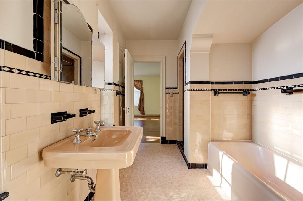 621 NE 16th Street