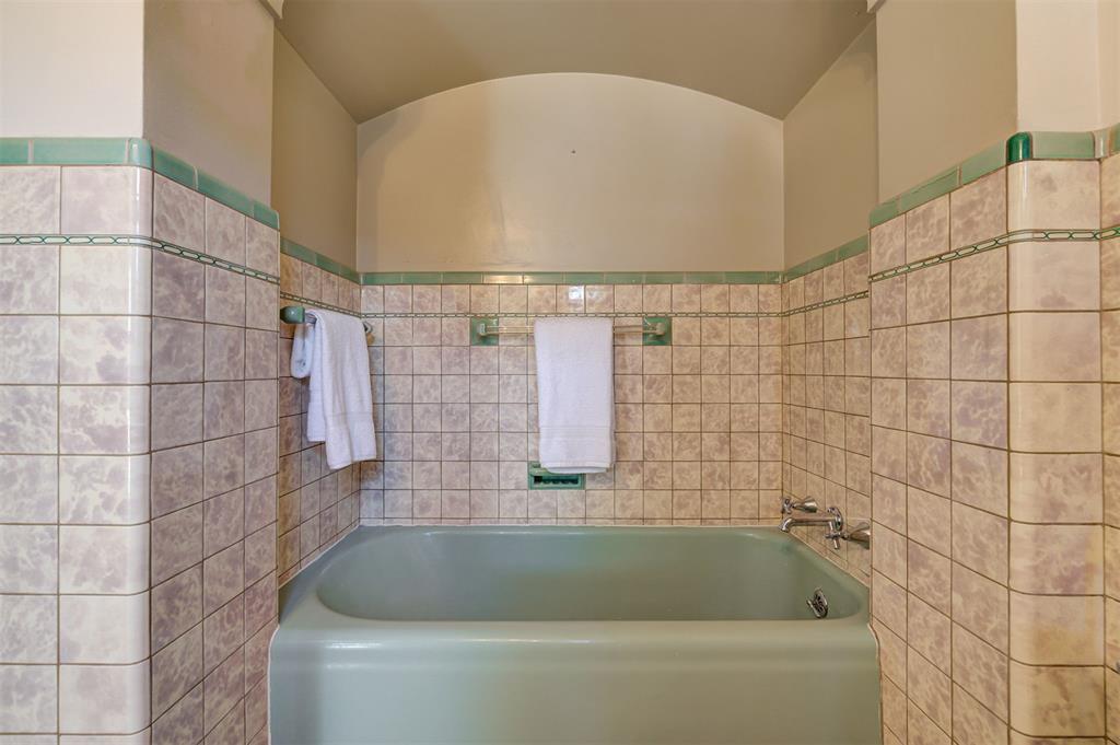 621 NE 16th Street