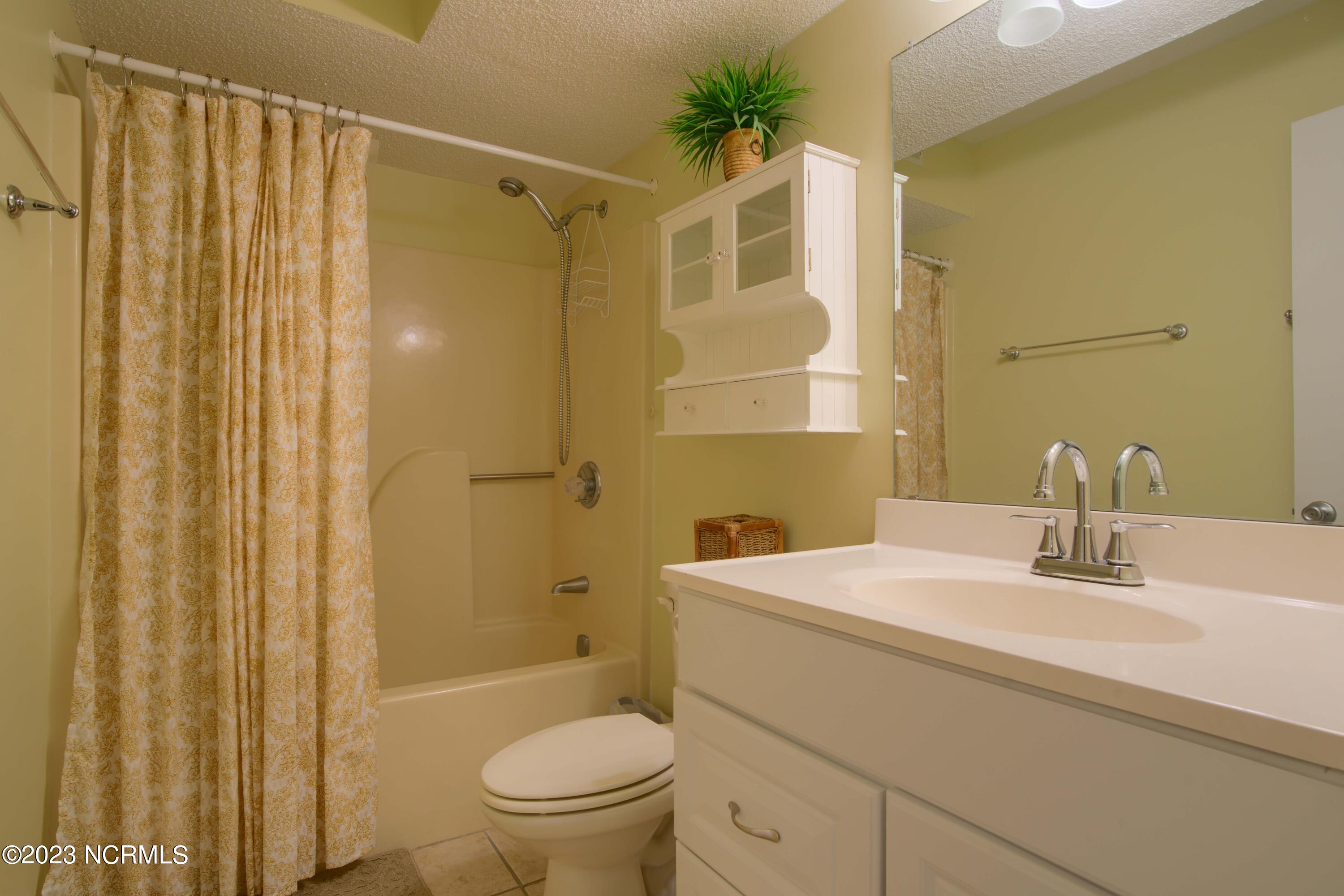 2000 New River Inlet Road Unit: Unit 2411