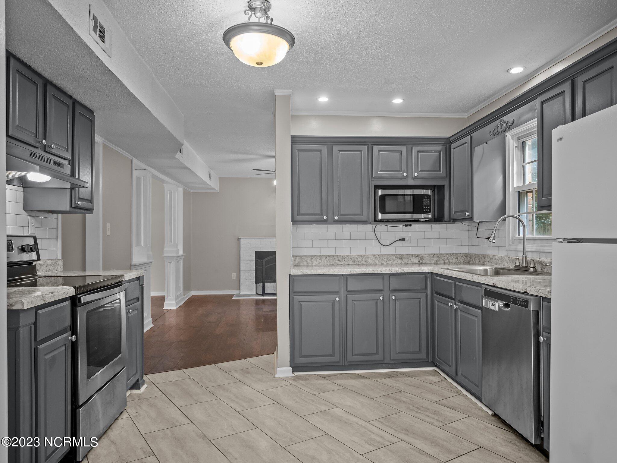 115 Meadowview Court