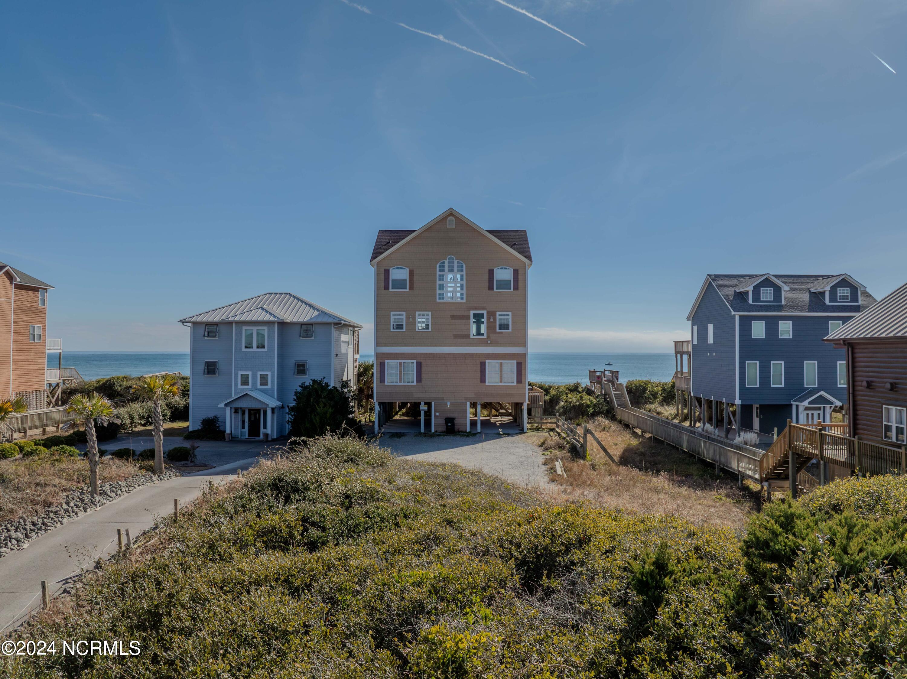 4464/4462 Island Drive