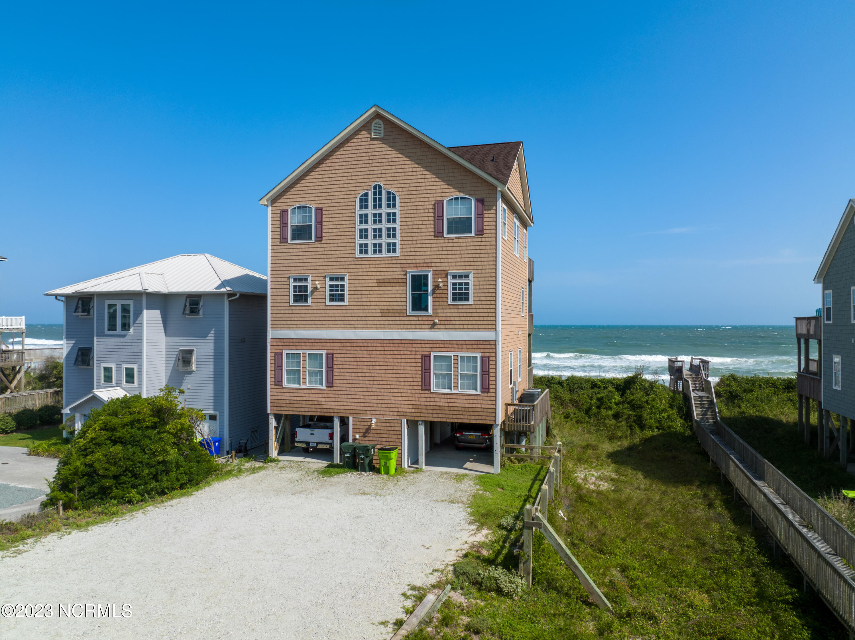 4464/4462 Island Drive