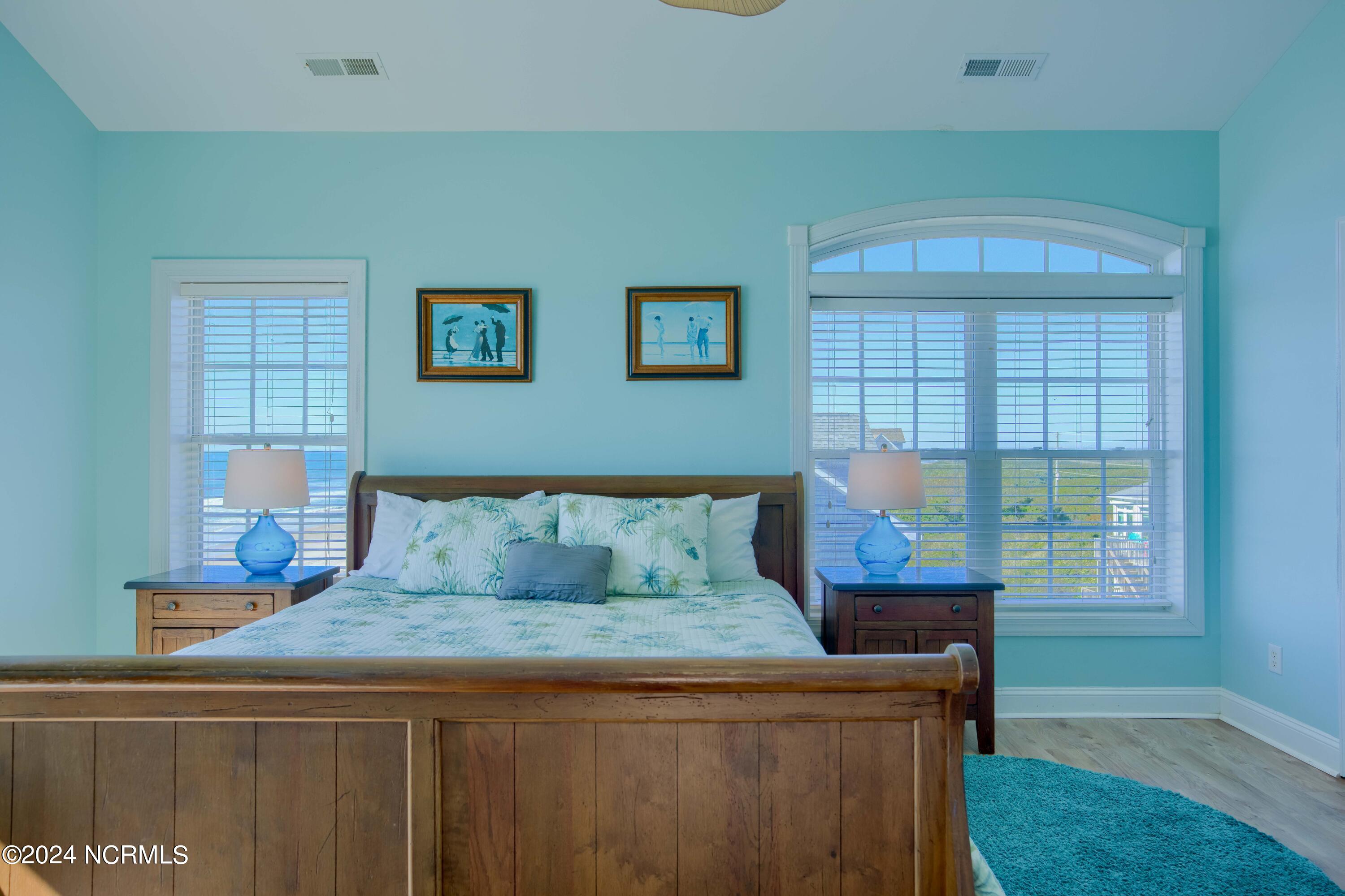 4464/4462 Island Drive