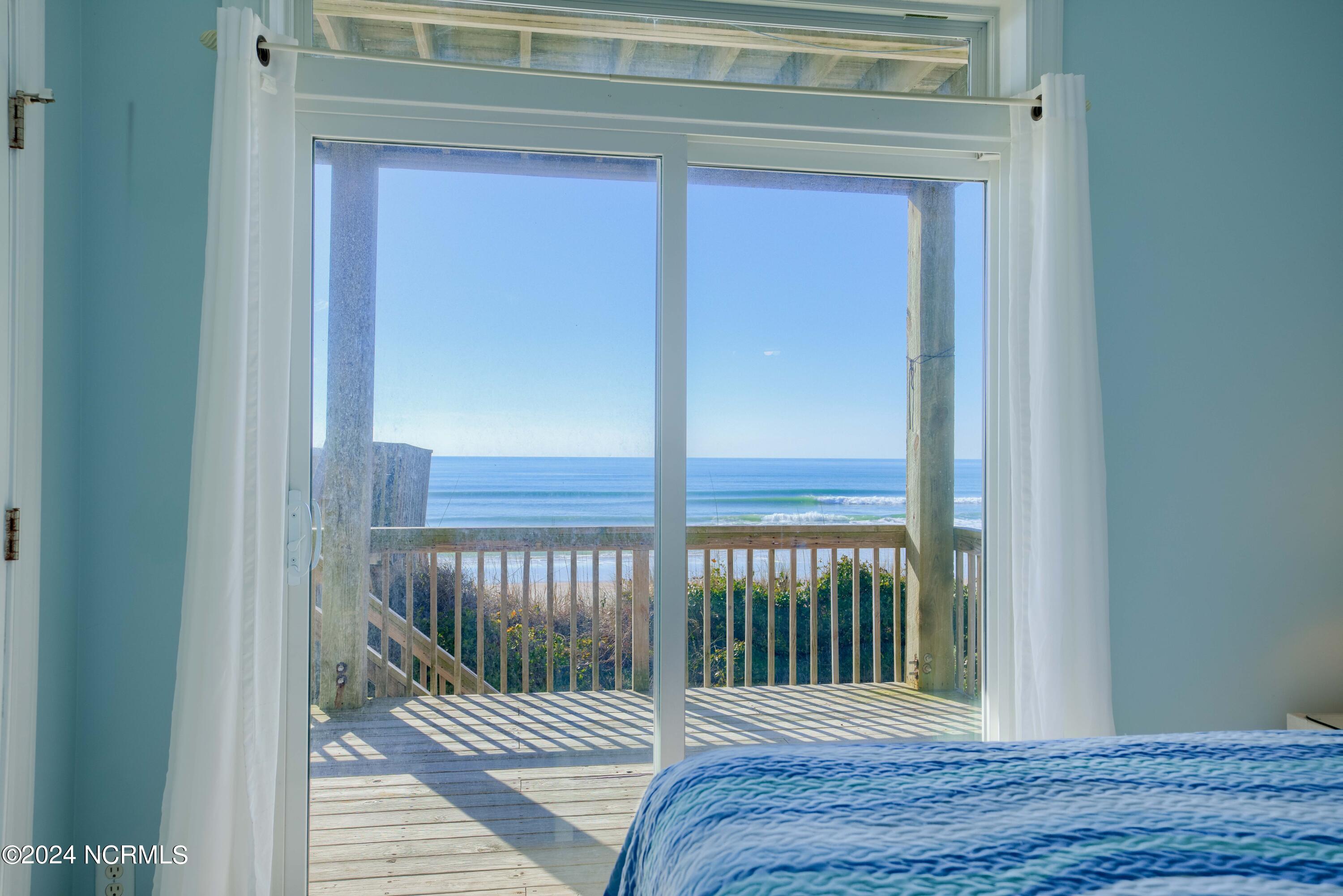 4464/4462 Island Drive