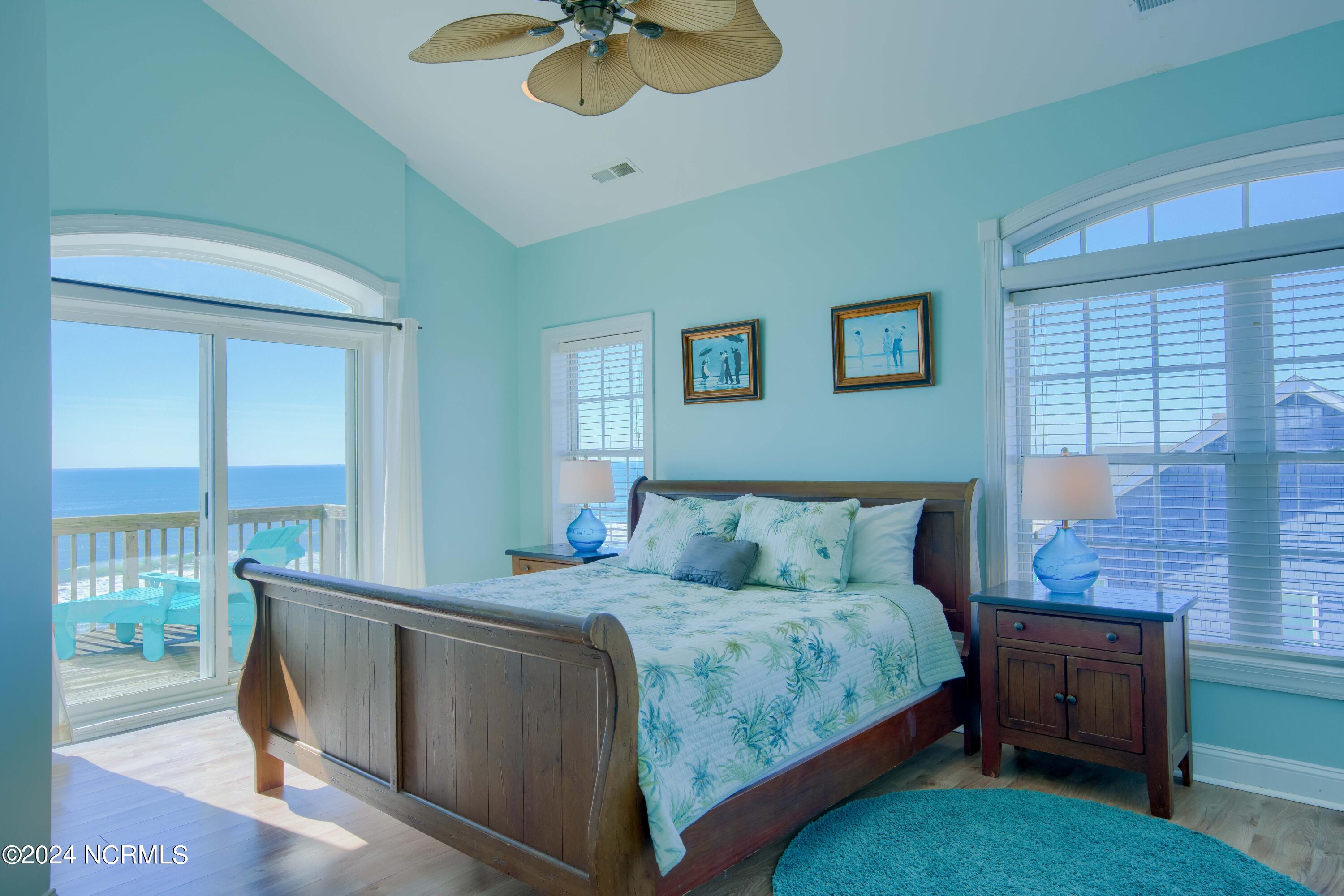 4464/4462 Island Drive