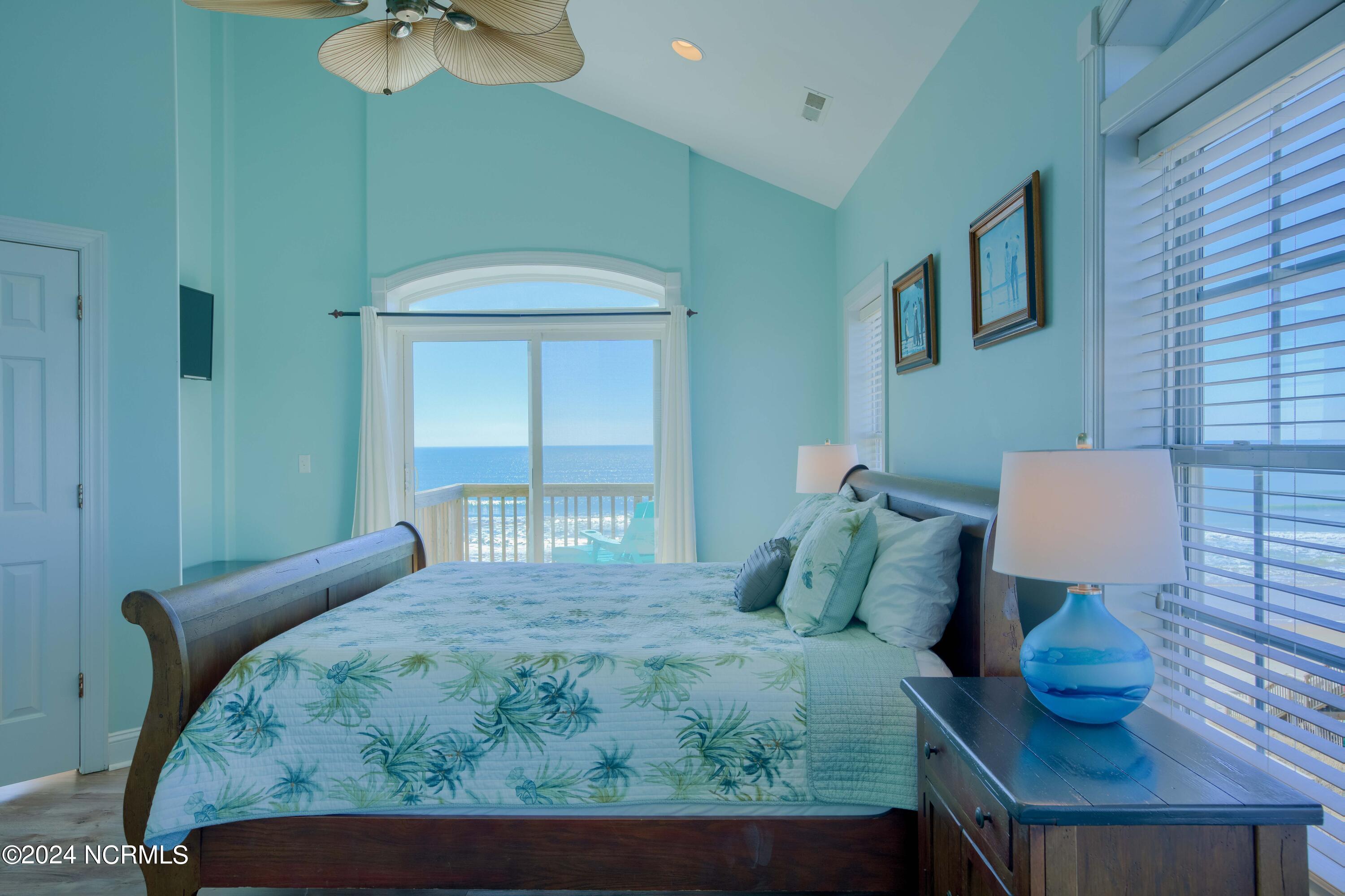 4464/4462 Island Drive