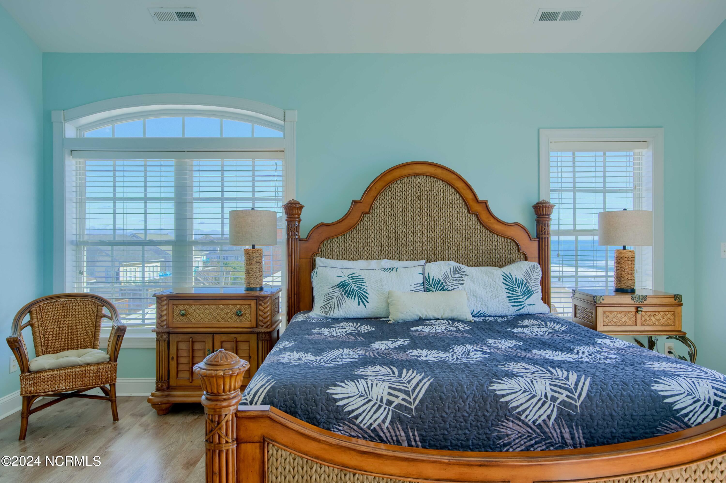 4464/4462 Island Drive