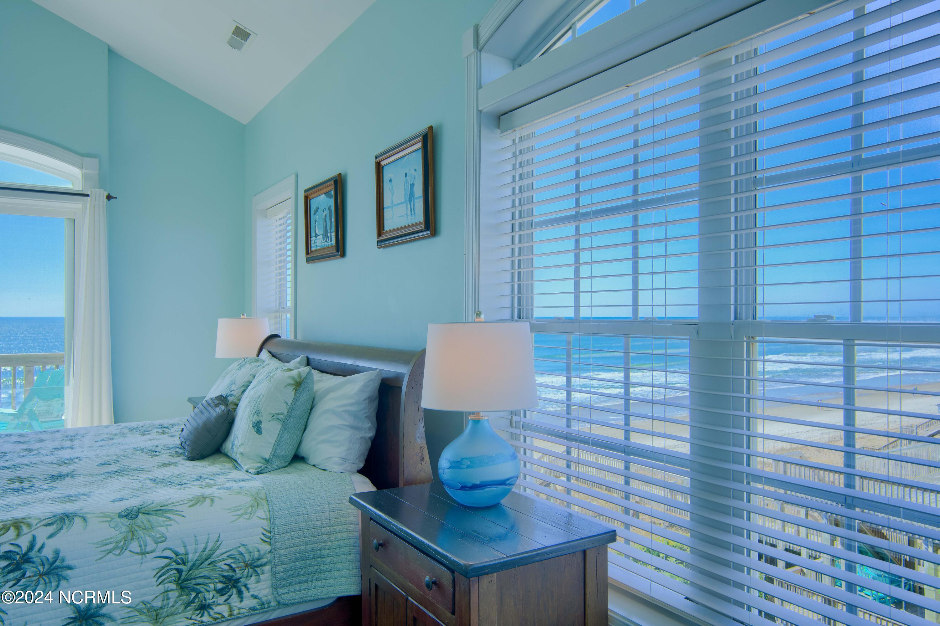 4464/4462 Island Drive