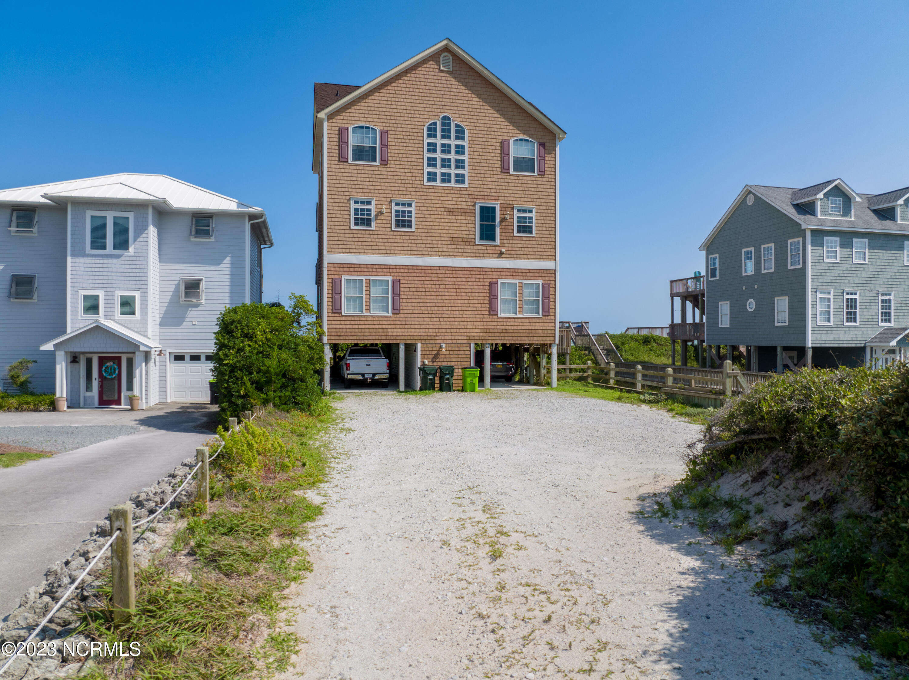 4464/4462 Island Drive